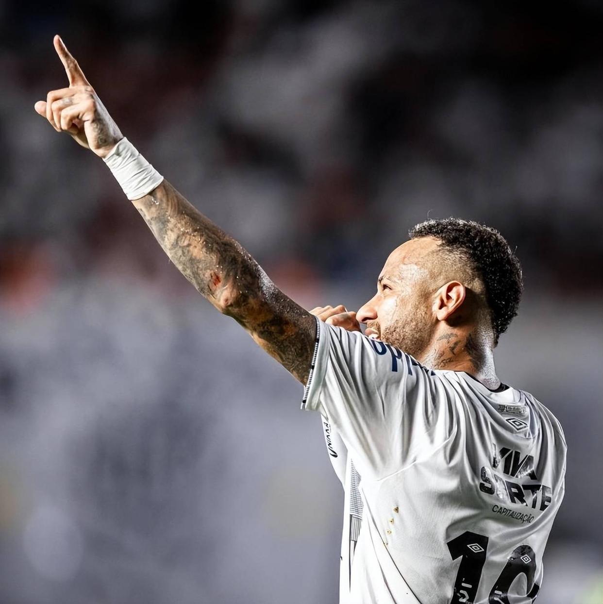 开云中国官方-内马尔迎来十五赛季出色发挥，篮网观众热烈欢呼！上演精彩一战-开云中国官方